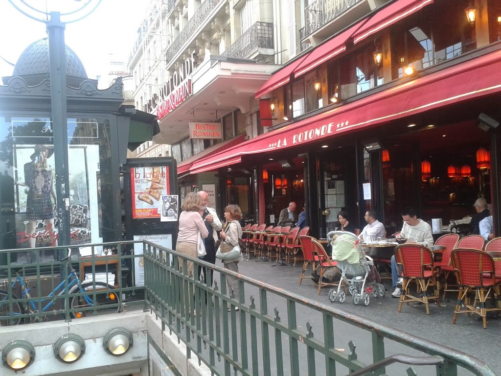 Kafejki w Paryżu na Montparnassie.