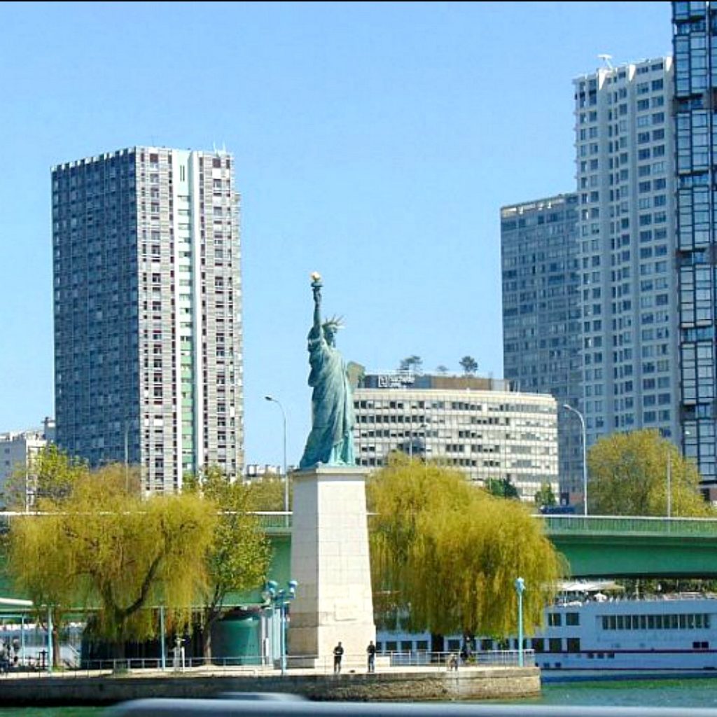 Statua Wolności W PARYZU