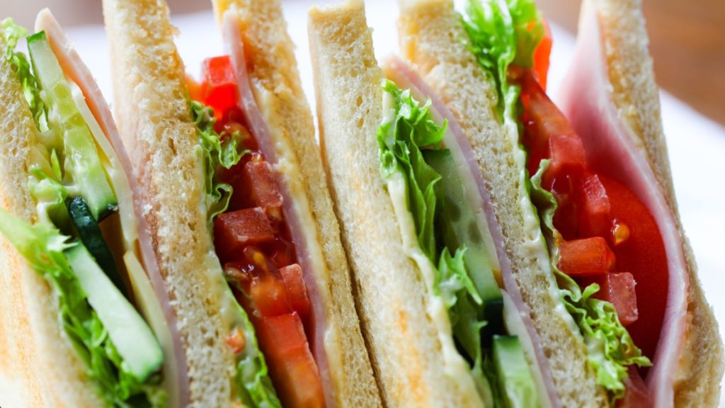 Skąd wzięło się słowo: sandwich, po francusku i po angielsku kanapka